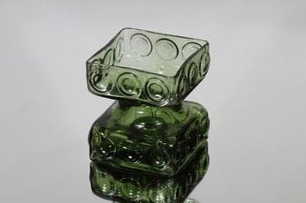 Riihimäen lasi Kehrä kääntömaljakko, vihreä, suunnittelija Tamara Aladin, pieni