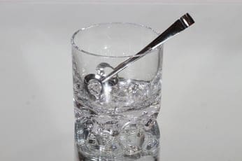 Iittala Gaissa jääpalakulho ja -otin, kirkas, suunnittelija Tapio Wirkkala,
