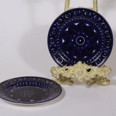 Arabia Valencia leivoslautaset, käsinmaalattu, 2 kpl, suunnittelija Ulla Procope, käsinmaalattu, signeerattu