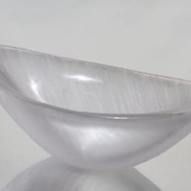 Iittala 3370 taide-esine, signeerattu, suunnittelija Tapio Wirkkala, signeerattu, kampahiottu