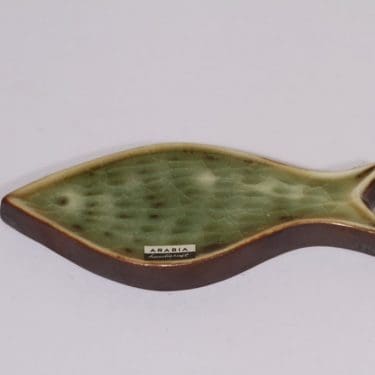 Arabia Kala seinälaatta, käsinmaalattu, suunnittelija Gunvor Olin-Grönqvist, käsinmaalattu, pieni, signeerattu