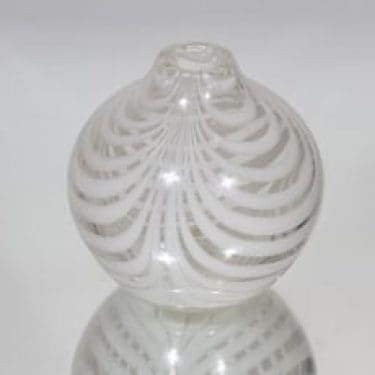 Kumela maljakko, filigraani, suunnittelija Maija Carlson, filigraani