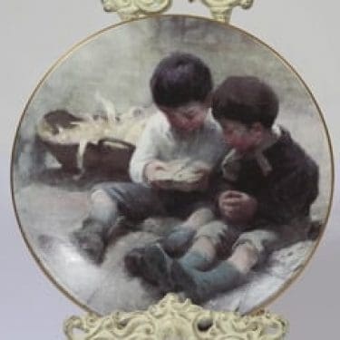 Arabia koristelautanen, Leikkivät lapset, suunnittelija Helene Schjerfbeck, Leikkivät lapset, serikuva, lapsiaihe