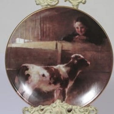 Arabia koristelautanen, Tyttö ja vasikka, suunnittelija Helene Schjerfbeck, Tyttö ja vasikka, serikuva, lapsiaihe