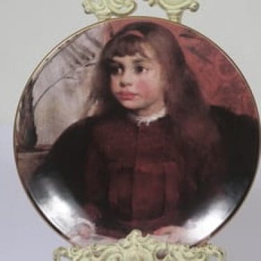 Arabia koristelautanen, Lukeva tyttö, suunnittelija Helene Schjerfbeck, Lukeva tyttö, serikuva, lapsiaihe