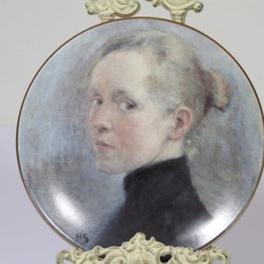 Arabia koristelautanen, Omakuva, suunnittelija Helene Schjerfbeck, Omakuva, serikuva, naisaihe