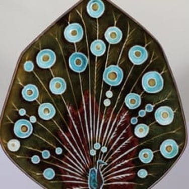 Arabia Riikinkukko sinäreliefi, käsinmaalattu, suunnittelija Annikki Hovisaari, käsinmaalattu, suuri, signeerattu