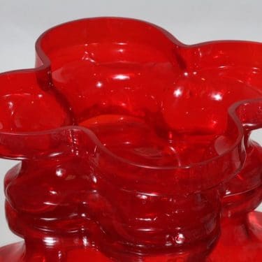 Riihimäen lasi Onnenlehti maljakko, punainen, suunnittelija Helena Tynell, suuri