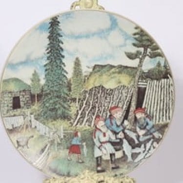 Arabia koristelautanen, lappalainen, suunnittelija Andreas Alariesto, lappalainen, suuri, serikuva, lappalaisaihe