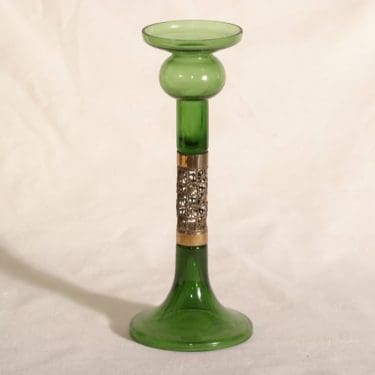 Turun hopea|Kumela P 409 kynttilänjalka, vihreä, suunnittelija Pentti Sarpaneva, messinkipanta