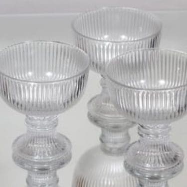 Iittala Viktor jälkiruokakulhot, jalallinen, 3 kpl, suunnittelija Valto Kokko, jalallinen