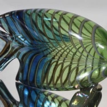 Nuutajärvi taidelasi, Lehtikala, suunnittelija Kerttu Nurminen, Lehtikala, suuri, filigraani, lysteri