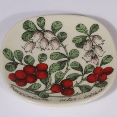 Arabia Botanica koristelautanen, Puolukka, suunnittelija Esteri Tomula, Puolukka, pieni, serikuva