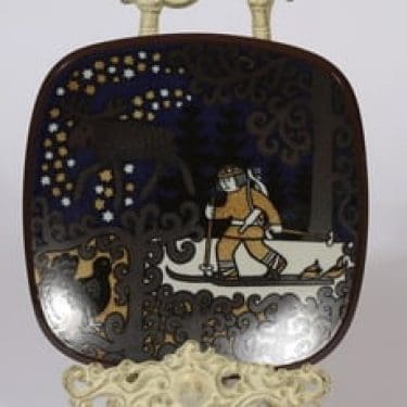 Arabia Kalevala vuosilautanen, 1978, suunnittelija Raija Uosikkinen, 1978, serikuva, Kalevala-aihe