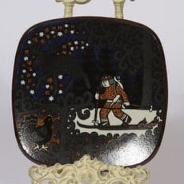 Arabia Kalevala vuosilautanen, 1978, suunnittelija Raija Uosikkinen, 1978, serikuva, Kalevala-aihe