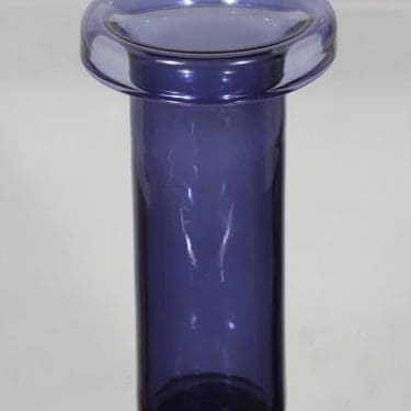 Riihimäen lasi Ametisti maljakko, sinipunainen, suunnittelija Nanny Still,