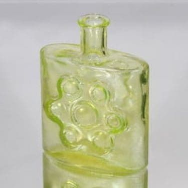 Riihimäen lasi Paukkurauta koristepullo, keltainen, suunnittelija Erkkitapio Siiroinen,