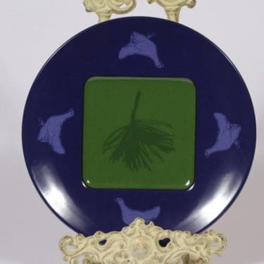 Arabia Flora&Fauna vuosilautanen, 2001, suunnittelija Eeva Sivula|Pekka Toivanen, 2001, serikuva