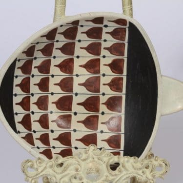 Kupittaan savi kulho, käsinmaalattu, suunnittelija Orvokki Laine, käsinmaalattu, kahvallinen, mattalasite, signeerattu