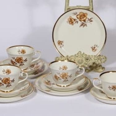 Arabia Myrna kahvikupit ja lautaset, 4 kpl, suunnittelija Olga Osol, serikuva, kukka-aihe