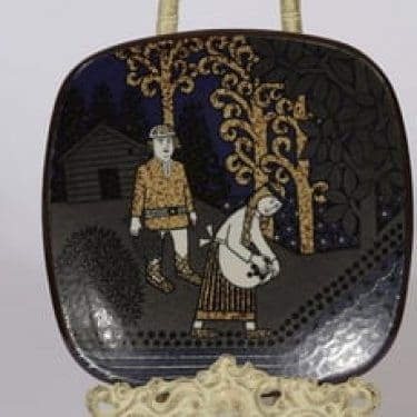 Arabia vuosilautanen, 1990, suunnittelija Raija Uosikkinen, 1990, serikuva, Kalevala-aihe