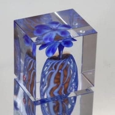 Nuutajärvi Vuosikuutio koriste-esine, signeerattu, suunnittelija Oiva Toikka, signeerattu, numeroitu