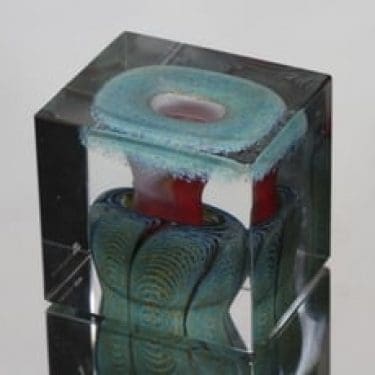 Nuutajärvi Vuosikuutio taide-esine, 1987, suunnittelija Oiva Toikka, 1987, massiivinen, signeerattu