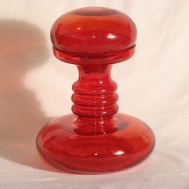 Riihimäen lasi Carmen karahvi, rubiininpunainen, suunnittelija Tamara Aladin,