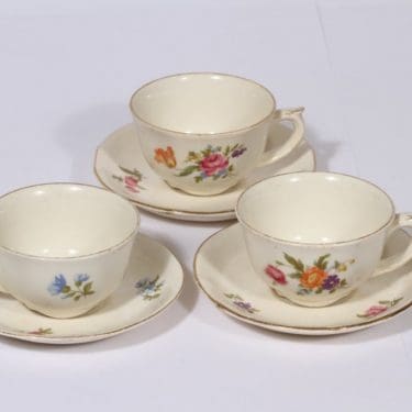 Arabia Kesäkukka kahvikupit, 3 kpl, suunnittelija , siirtokuva