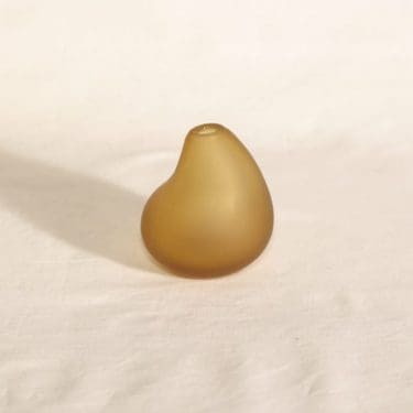 Riihimäen lasi Meripihka maljakko, Tippa, suunnittelija Nanny Still, Tippa, signeerattu, 6407-3