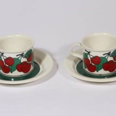 Arabia Kirsikka kahvikupit, punainen, 2 kpl, suunnittelija Inkeri Leivo, serikuva, retro
