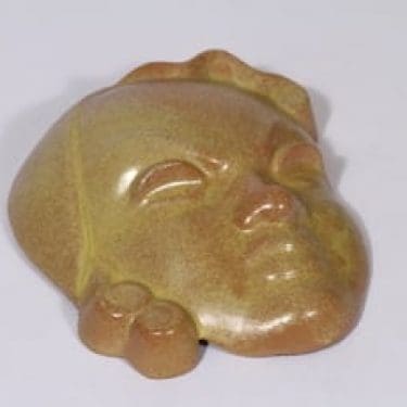 Kupittaan savi seinäkoriste, suunnittelija Kerttu Suvanto-Vaajakallio, värilasite