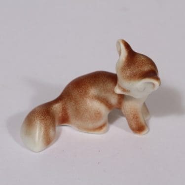 Arabia figuuri, käsinmaalattu, suunnittelija Raili Eerola, käsinmaalattu, pieni, kettuaihe