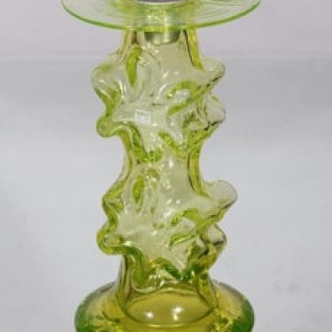 Riihimäen lasi Kasperi kynttilänjalka, keltainen, suunnittelija Erkkitapio Siiroinen, signeerattu