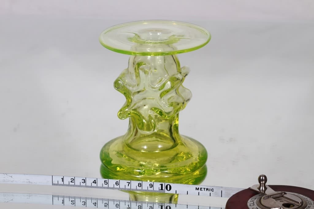 Riihimäen lasi Kasperi kynttilänjalka, keltainen, suunnittelija Erkkitapio Siiroinen, pieni kuva 2