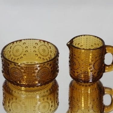 Riihimäen lasi Grapponia sokerikko ja kermakko, amber, suunnittelija Nanny Still,