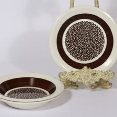 Arabia Faenza lautaset, Ruskeakukka, 3 kpl, suunnittelija Inkeri Seppälä, Ruskeakukka, syvä, serikuva