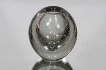 Nuutajärvi Huntu taide-esine, happosigneerattu, suunnittelija Gunnel Nyman, happosigneerattu, piikkimuotti, massiivinen