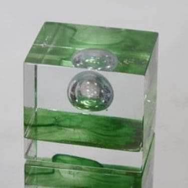 Nuutajärvi Kuutio taide-esine, Palloliitto, suunnittelija Oiva Toikka, Palloliitto, massiivinen, signeerattu, tilaustyö