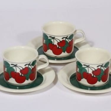 Arabia Kirsikka kahvikupit, punainen, 3 kpl, suunnittelija Inkeri Seppälä, serikuva, retro