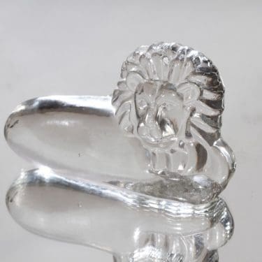 Humppila Villi kuningaskunta koriste-esine, Roland-leijona, suunnittelija Pertti Santalahti, Roland-leijona, leijona-aihe