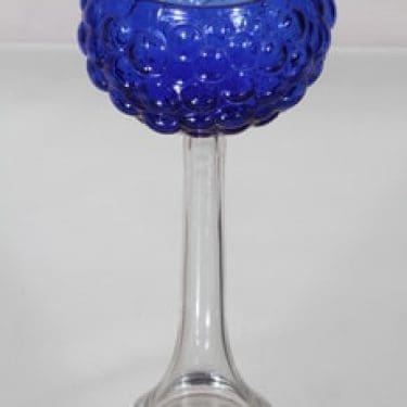 Kumela 2556 malja, jalallinen, suunnittelija Sirkku Kumela-Lehtonen, jalallinen