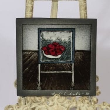 Arabia seinälaatta, Maalausteline, suunnittelija Heljä Liukko-Sundström, Maalausteline, pieni, sekatekniikka, signeerattu