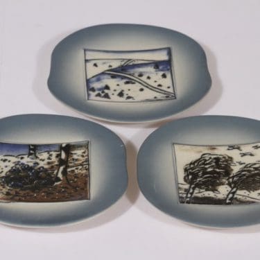 Arabia seinälaatat, Vuodenajat, 3 kpl, suunnittelija Heljä Liukko-Sundström, Vuodenajat, pieni, serikuva