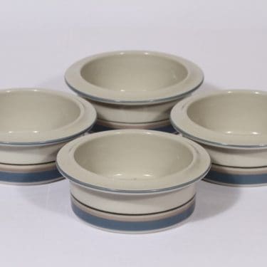 Arabia Uhtua annoskulhot, 4 kpl, suunnittelija Inkeri Leivo, raitakoriste