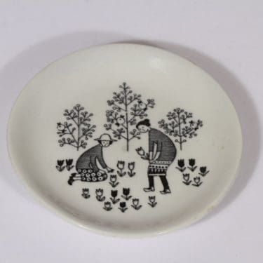 Arabia Harraste koristelautanen, suunnittelija Raija Uosikkinen, pieni, kuparipainokoriste