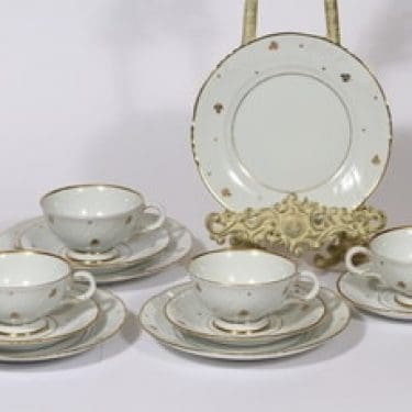 Arabia Apila kahvikupit ja lautaset, 4 kpl, suunnittelija Olga Osol, painokoriste, kullattu