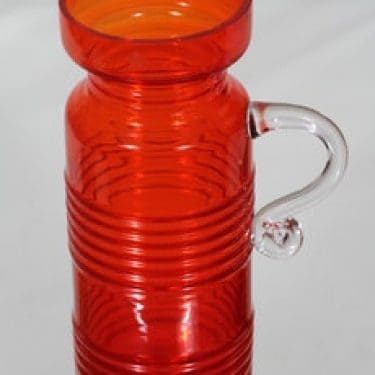 Riihimäen lasi Kleopatra maljakko, punainen, suunnittelija Tamara Aladin,