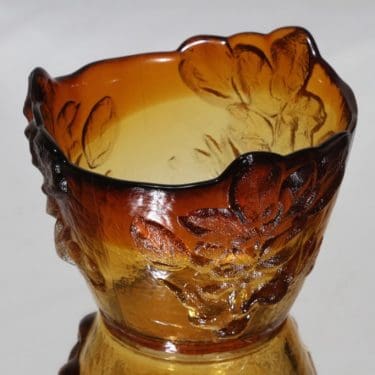 Kumela Villiruusu maljakko, Salaisuus odottaa, suunnittelija Kaj Blomqvist, Salaisuus odottaa, signeerattu, Salaisuus odottaa