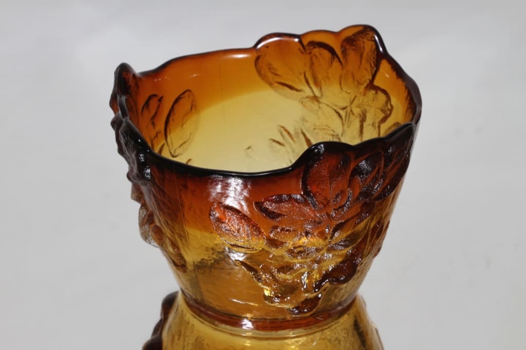 Kumela Villiruusu maljakko, Salaisuus odottaa, suunnittelija Kaj Blomqvist, Salaisuus odottaa, signeerattu, Salaisuus odottaa